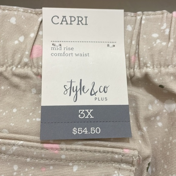 STYLE&CO PLUS: NWT, Women’s Size 3X mid rise capri Ancient scroll design. - Picture 4 of 6
